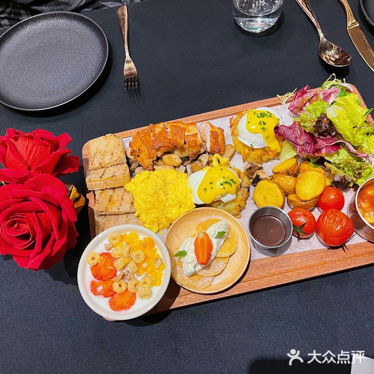 酒吧里的brunch套餐,可以吹爆!