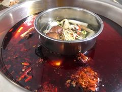 鸳鸯锅-星鸿社重庆老火锅