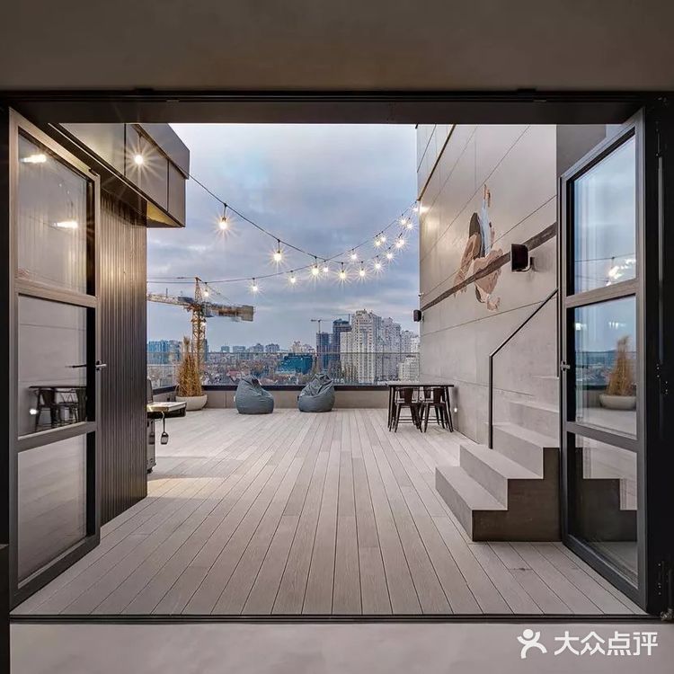 低调轻雅的顶层复式，住出另一种豪宅范！
