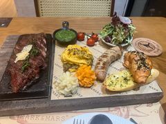 -Mark&Mars Restaurant