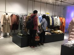 -URBAN REVIVO(欢乐海岸购物中心店)