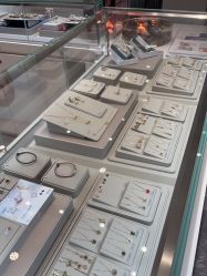 -潮宏基(万象城店)