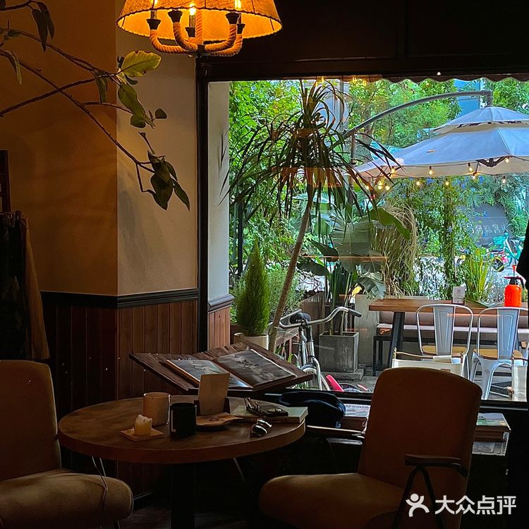 日落下的浪漫🥂藏在巷子里的法式餐酒馆