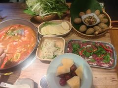 -野山舂·贵州现舂酸汤火锅(鸿通城店)