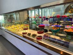 面包甜点陈列柜-悦海·家宴·冰花皮皮虾大锅贴(宝龙店)