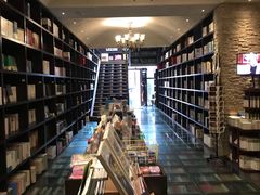 -钟书阁(松江泰晤士小镇店)