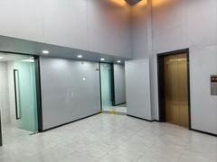 -蓝海豚游泳俱乐部(南京西路店)
