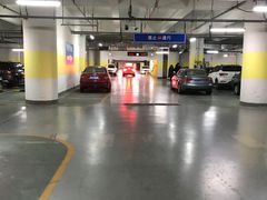 -爱琴海购物公园-地下停车场