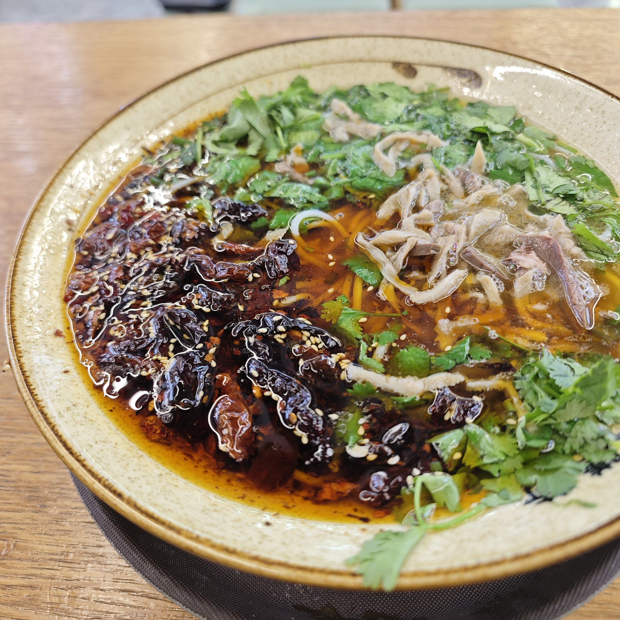 环境不错,看上去干干净净的,羊杂粉很香