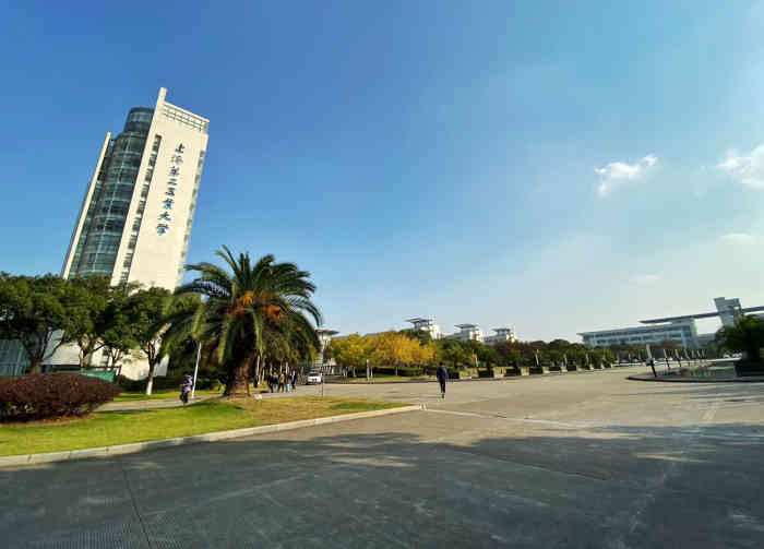 上海第二工业大学金海路校区