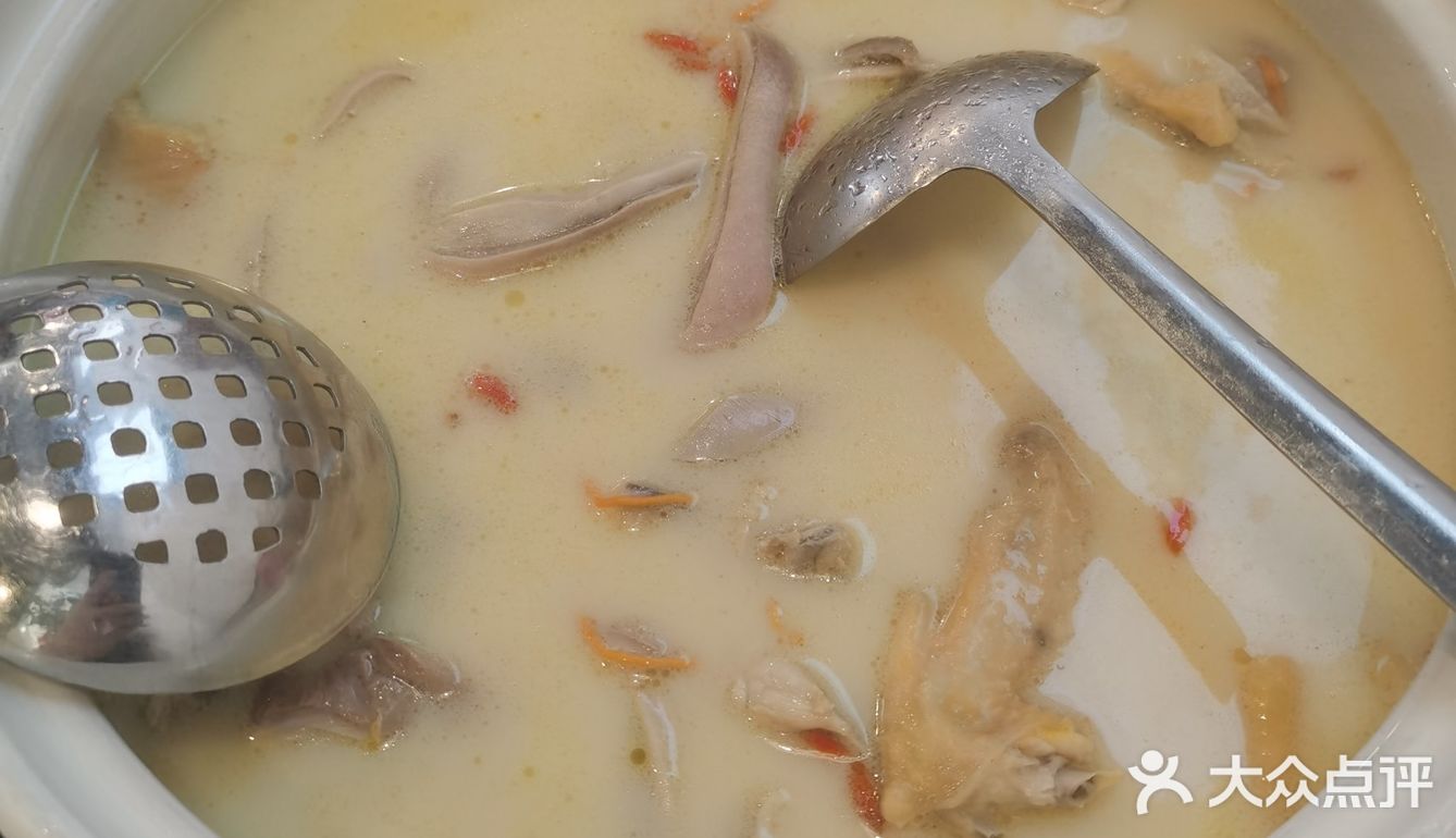 油条好评，跟以往吃的不同，这油条口感更厚实