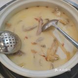 油条好评，跟以往吃的不同，这油条口感更厚实
