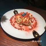 来喽来喽，神仙甜品，草莓味的提拉米苏，颜值就不用我说