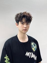 -一家只做男发烫染的店