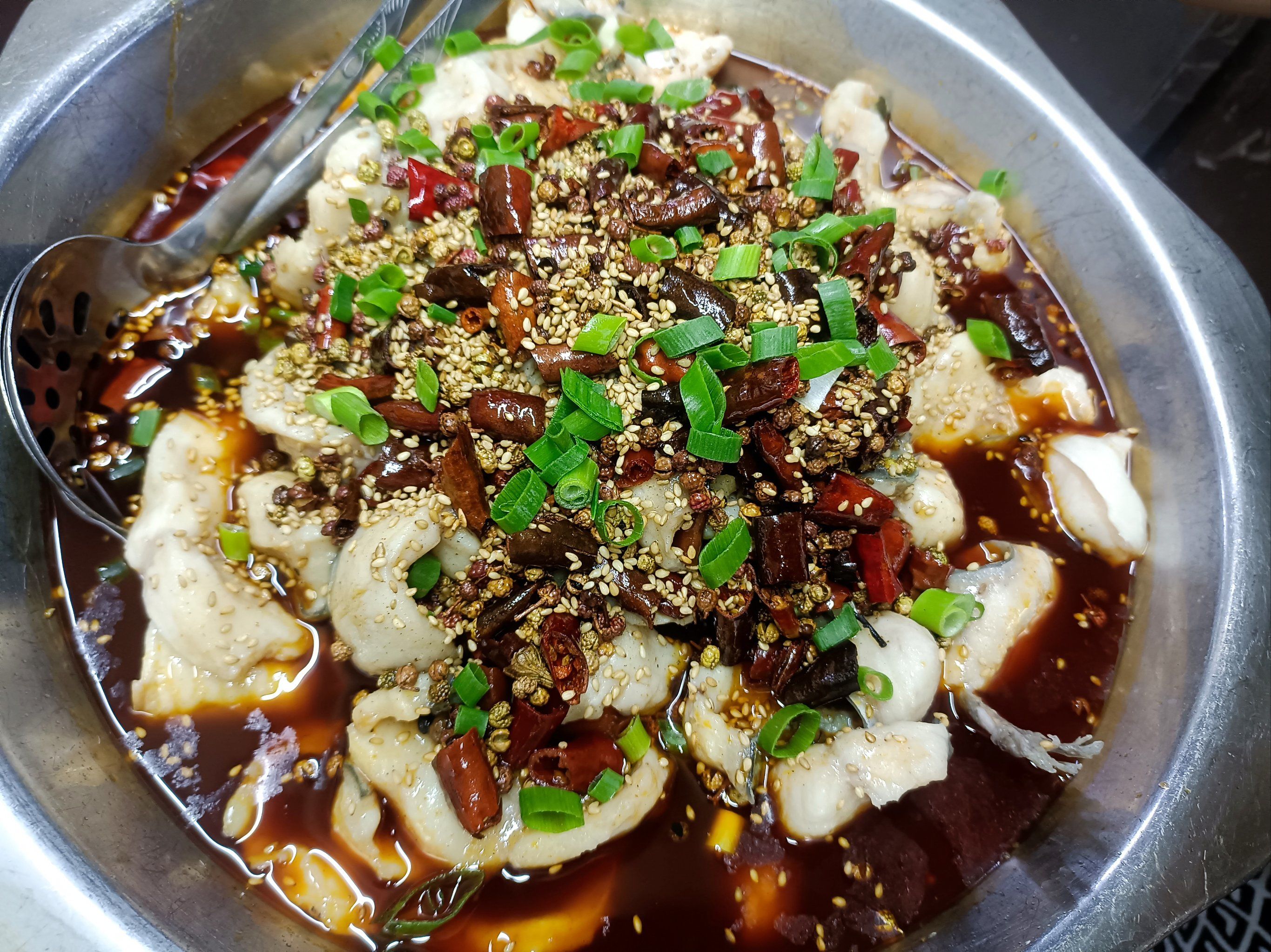 昨天和几个伙伴到他家尝了一回泼辣鱼味道嘎嘎好