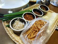 煎饼卷大葱-山沟沟羊小馆&烤全羊羊肉汤(麦岛店)