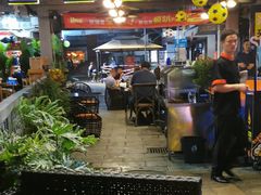 大堂-何师烧烤·江湖川菜·30年老品牌(太古里旗舰店)