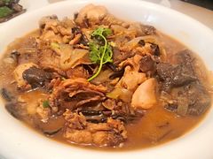 小鸡炖蘑菇-关东小磨东北菜(上海长风大悦城店)