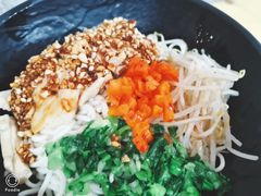 -两勺子一碗口水鸡拌面