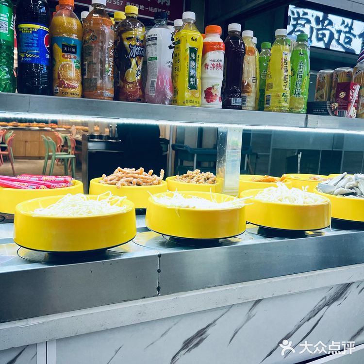 位于黄岛商场在地下 里面的服务员阿姨很好很热情
