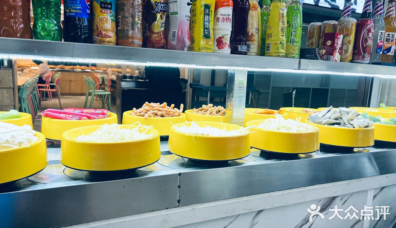 位于黄岛商场在地下 里面的服务员阿姨很好很热情