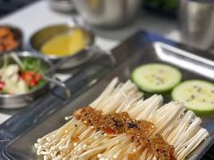 -山野的朋友露营炭火烤肉