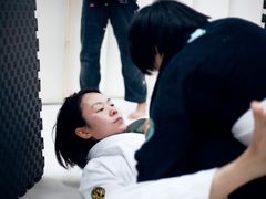 -菠萝格斗巴西柔术训练馆