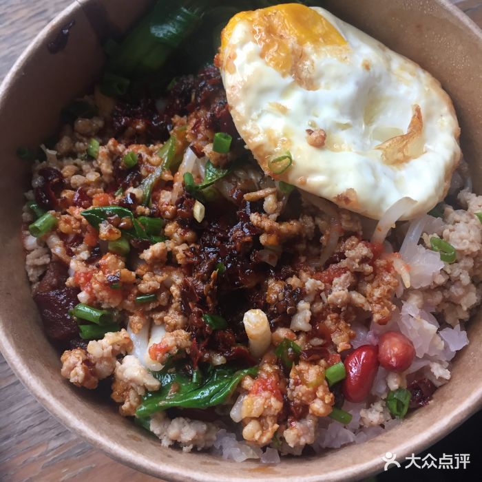 油头粉面特色干拌米粉(五角场吉刻店)招牌肉酱香辣干拌米粉图片 - 第