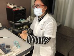 -黄益静眼镜行