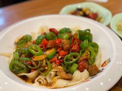特色双椒面-顺溜·手工刀削面·黑金店(铜锣湾店)