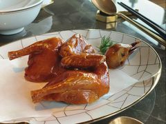 脆皮乳鸽-新荣记(BFC外滩金融中心店)