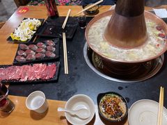 -果松木炭酸菜铜火锅·外婆参鸡汤