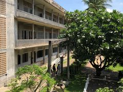 -吐斯廉屠杀博物馆