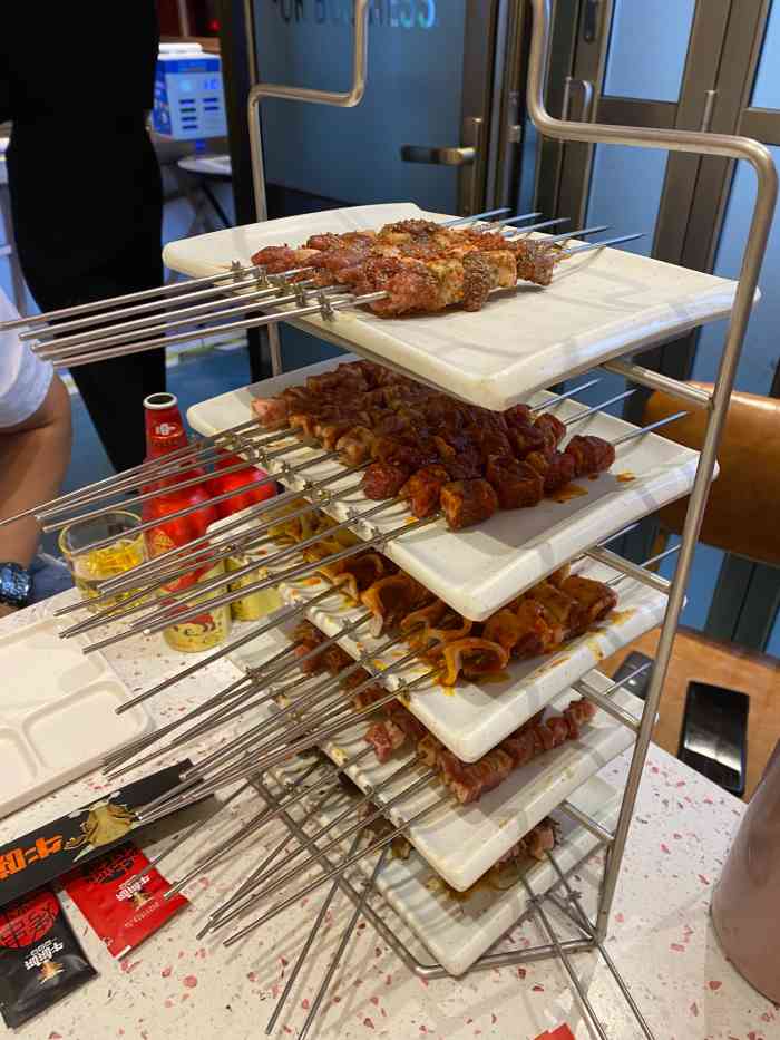 牛哄哄烤小串(鲁谷店)-"【环境】位于石景山区七星园小区内,环境整.