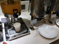 -武汉光谷广场杨家湾地铁站怡程酒店