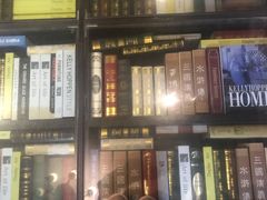 -钟书阁(松江泰晤士小镇店)