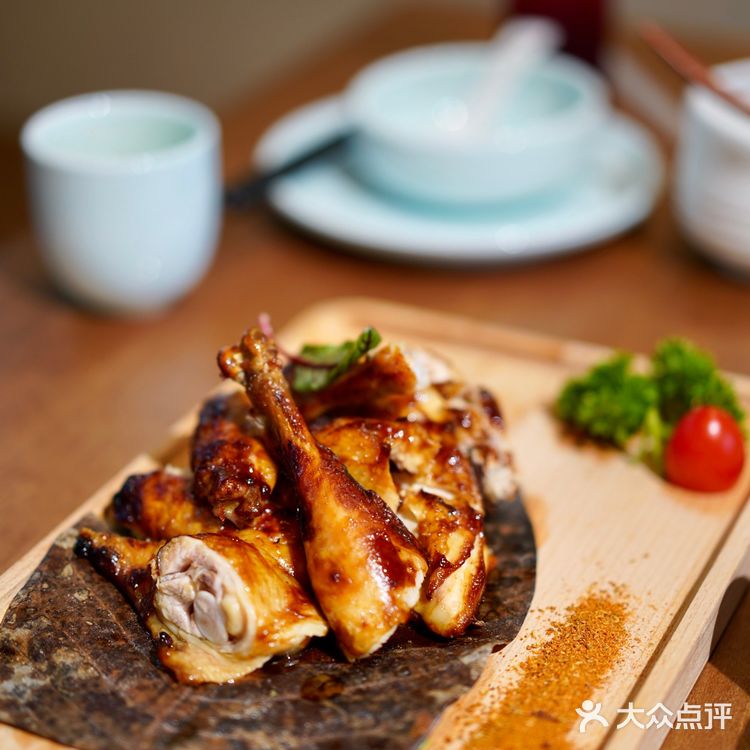 杭州新店 小河直街的独栋中式文艺小酒馆  
