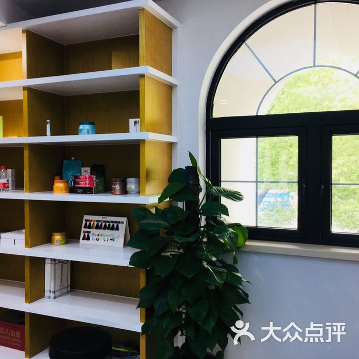 朝刚博士园养发美发馆