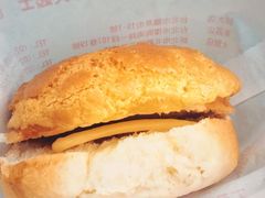 冰火菠萝包-好好味港式菠萝包(師大夜市 港式甜品 手工麵包 港式下午茶 專業烘焙 港式茶飲 菠蘿專賣 特調飲品 外送 精緻下午茶)