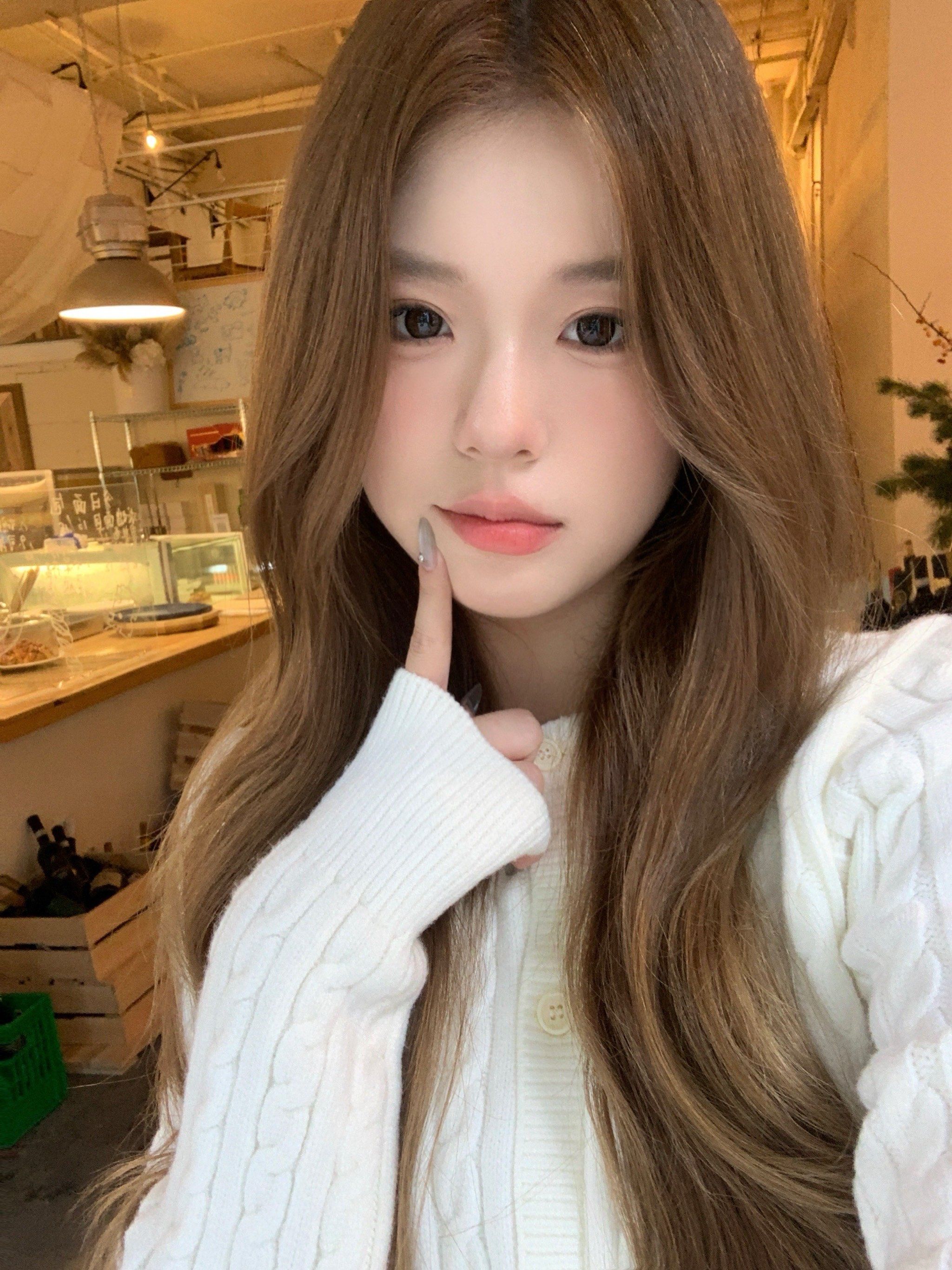 浅棕长发飘逸日