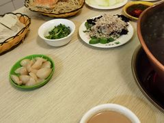 -洞庭洲·防空洞火锅·烧烤·铜锅涮肉(新百广场店)