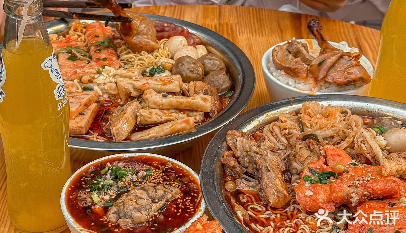 官亭路这个小巷子里藏着一家做冒菜的小店