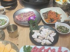 -青瓦餐厅·生鱼片·韩园烤肉(西塔店)