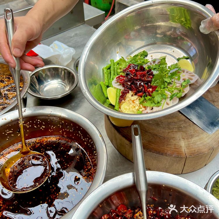 重庆老店！一吃就上瘾的水煮蛙！