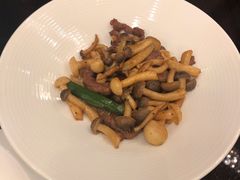 杏鲍鱼菇炒牛柳-皇冠假日酒店-御皇轩中餐厅