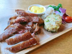 德式猪肘配酸椰菜土豆泥-味德西餐音乐酒吧 Wade's Bar&Grill