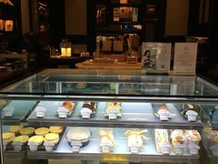 面包甜点陈列柜-北京王府井希尔顿酒店·万斯阁西餐厅