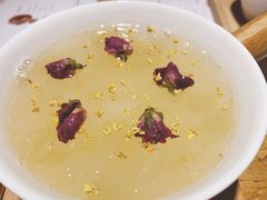 玫瑰皂角米银耳羹-炖物24章·顺时轻养茶(杭州大厦店)