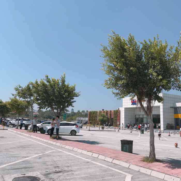 石坝服务区-停车场