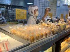 面包甜点陈列柜-鲍师傅糕点(江苏路店)